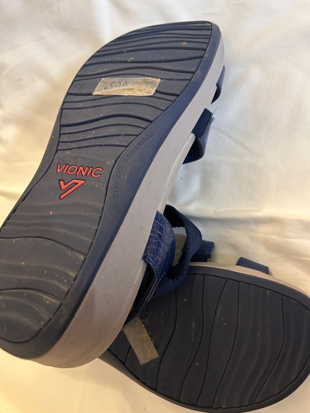 Vionic women’s Navy Adjustable Triple-Strap Sandals - Picture 3 of 6